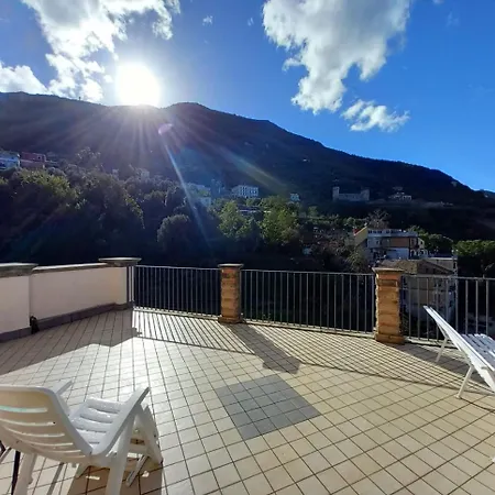 بيت شباب Stabia Gulfview *